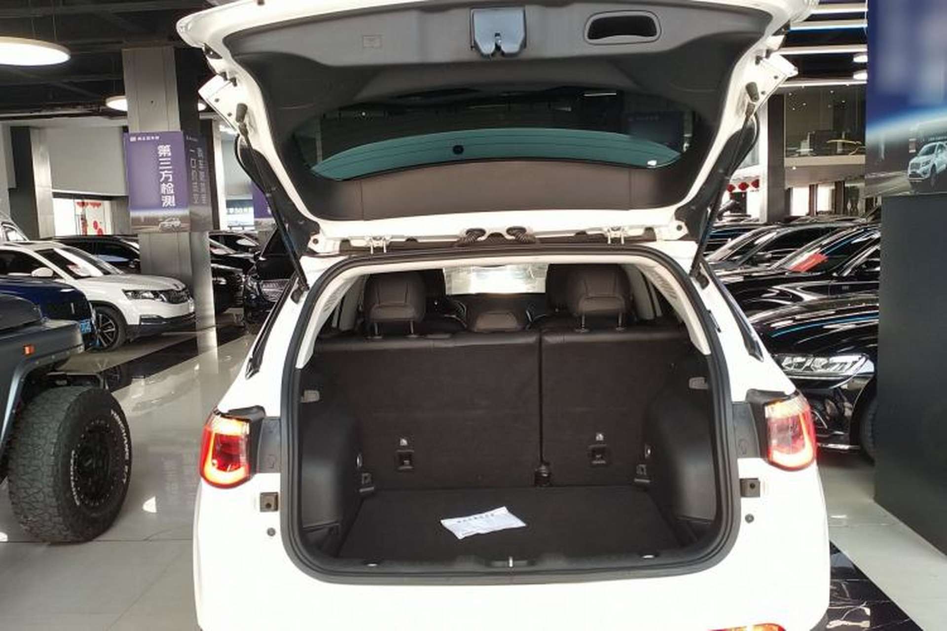 Used Jeep Compass 2020 220T Automatic Elite Edition Trunk