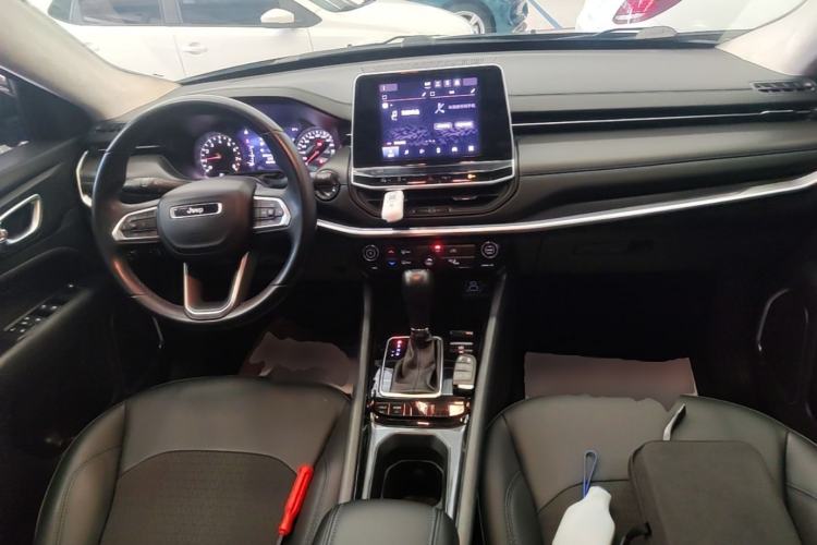 Used Jeep Compass 2021 220T Automatic Leading Edition Center Console