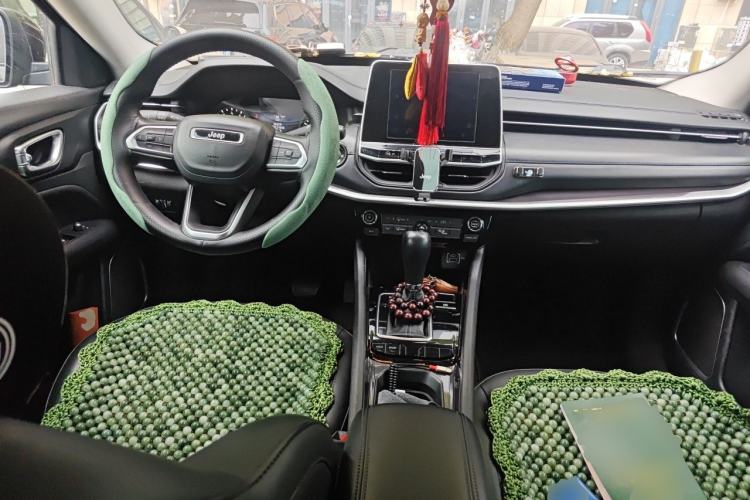 Used Jeep Compass 2021 220T Automatic Leading Edition Center Console
