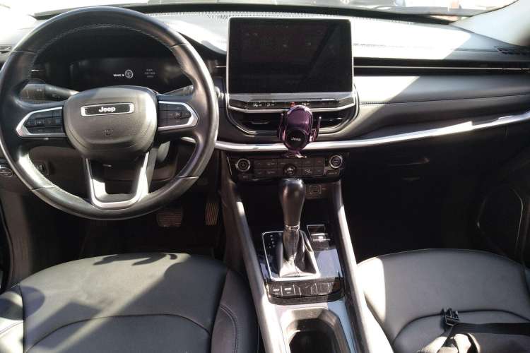 Used Jeep Compass 2021 220T Automatic Elite Edition Center Console