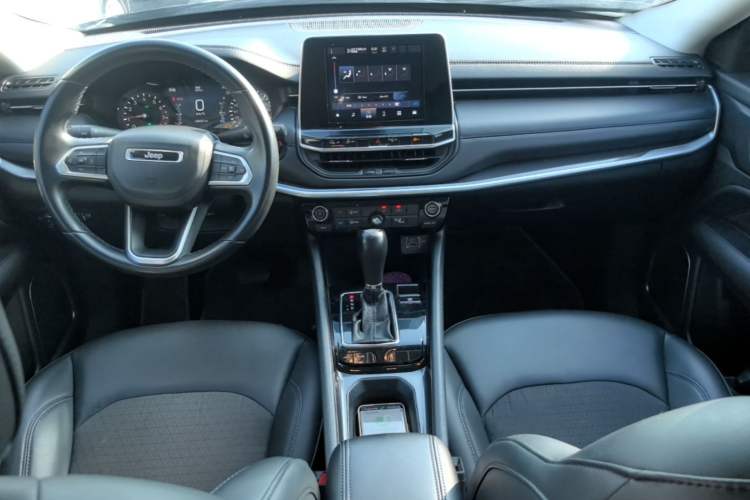 Used Jeep Compass 2021 220T Automatic Leading Edition Center Console