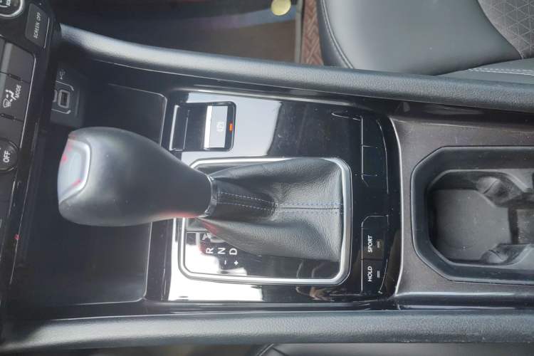 Used Jeep Compass 2021 220T Automatic Leading Edition Gear Lever