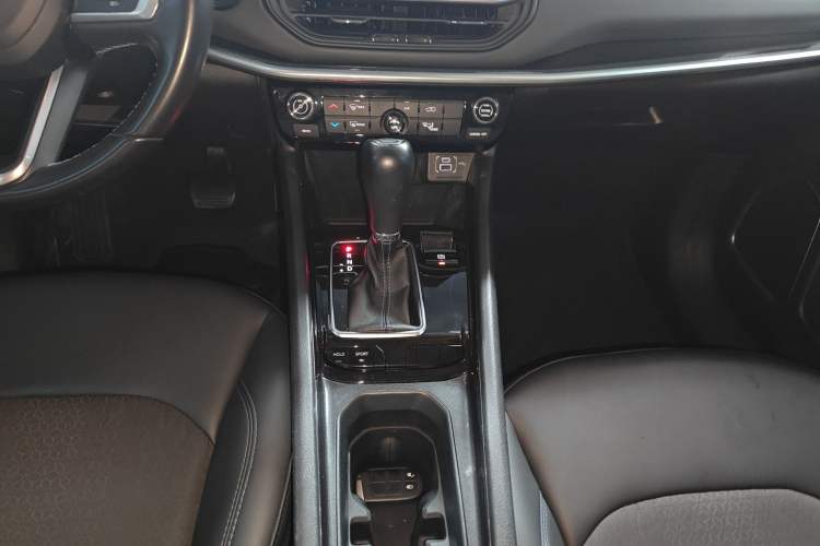Used Jeep Compass 2021 220T Automatic Leading Edition Gear Lever