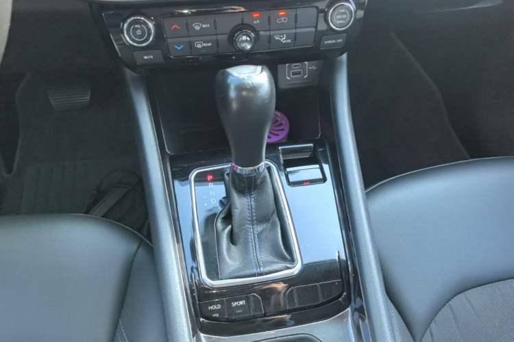 Used Jeep Compass 2021 220T Automatic Leading Edition Gear Lever