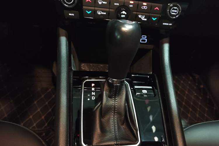 Used Jeep Compass 2021 220T Automatic Elite Edition Gear Lever