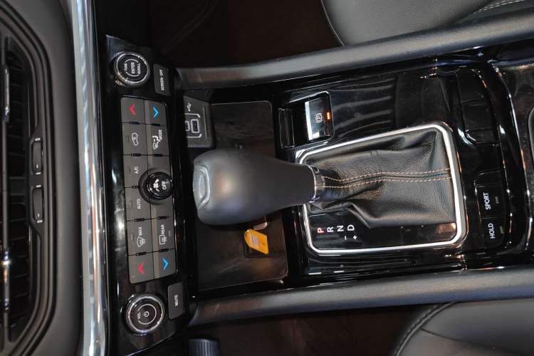 Used Jeep Compass 2021 220T Automatic Luxury Edition Gear Lever