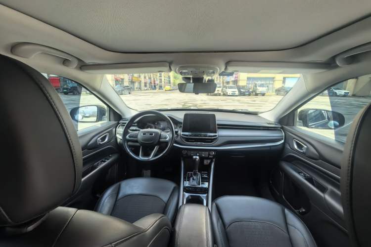 Used Jeep Compass 2021 220T Automatic Leading Edition Interior 4