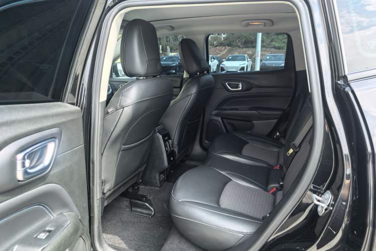 Used Jeep Compass 2021 220T Automatic Leading Edition Interior 7