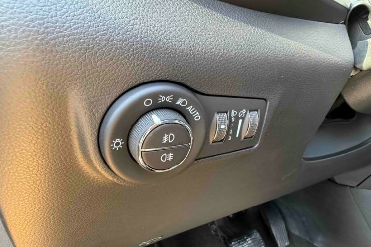 Used Jeep Compass 2021 220T Automatic Leading Edition Interior 7