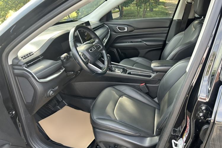Used Jeep Compass 2021 220T Automatic Elite Edition Interior 9