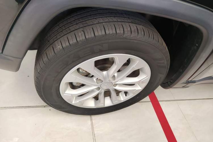 Used Jeep Compass 2021 220T Automatic Leading Edition Left Front Wheel Hub