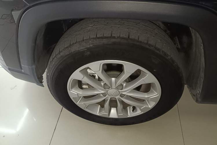 Used Jeep Compass 2021 220T Automatic Leading Edition Left Front Wheel Hub