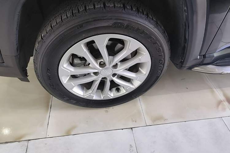 Used Jeep Compass 2021 220T Automatic Elite Edition Left Front Wheel Hub
