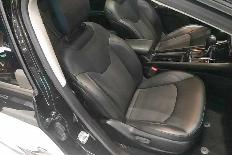 Used Jeep Compass 2021 220T Automatic Leading Edition Right Front Seat