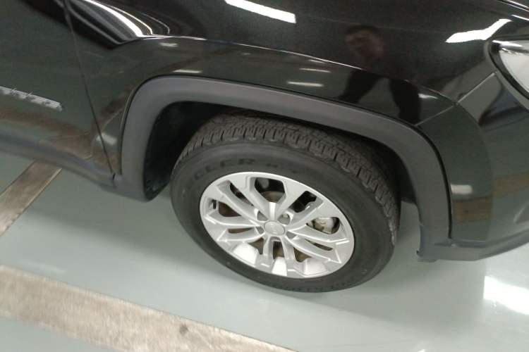 Used Jeep Compass 2021 220T Automatic Leading Edition Right Front Wheel Hub
