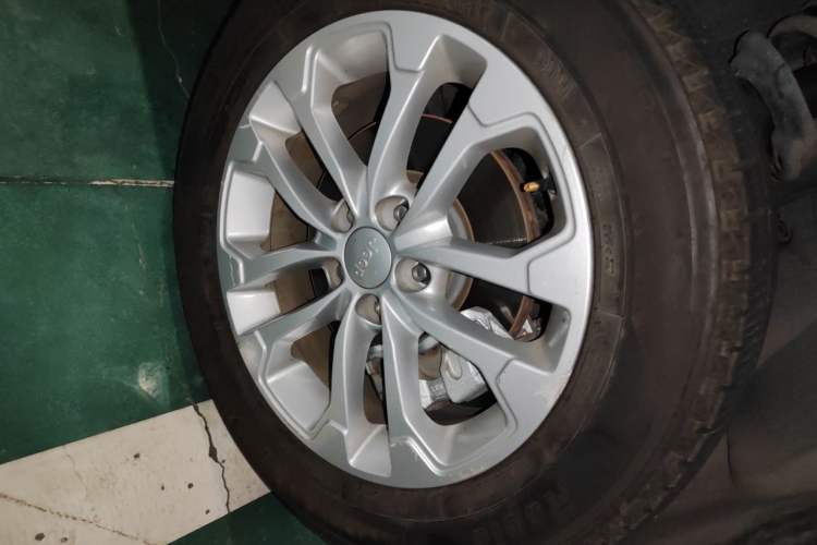 Used Jeep Compass 2021 220T Automatic Elite Edition Right Front Wheel Hub