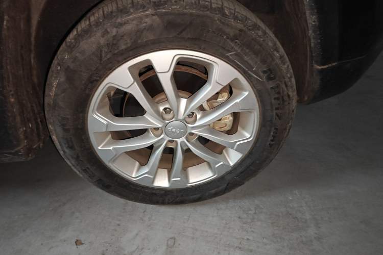 Used Jeep Compass 2021 220T Automatic Leading Edition Right Front Wheel Hub