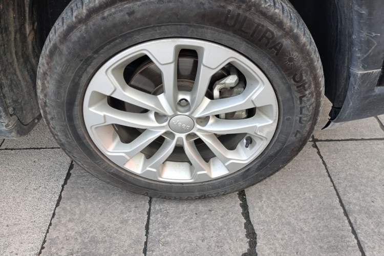 Used Jeep Compass 2021 220T Automatic Elite Edition Right Front Wheel Hub