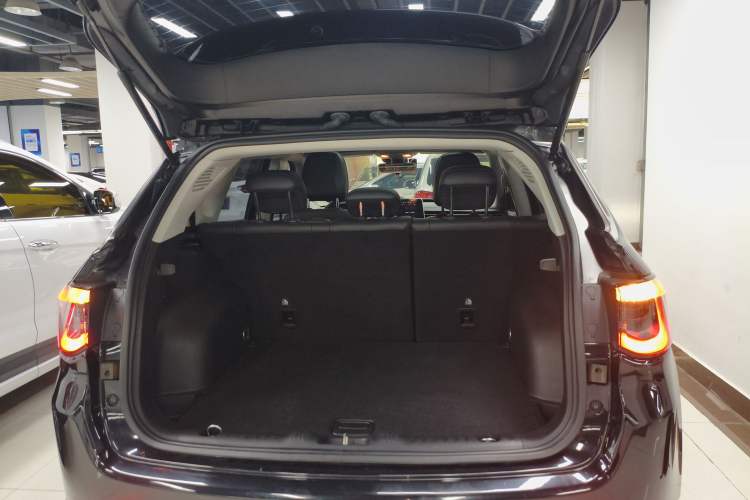 Used Jeep Compass 2021 220T Automatic Leading Edition Trunk