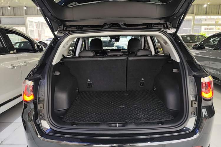 Used Jeep Compass 2021 220T Automatic Elite Edition Trunk