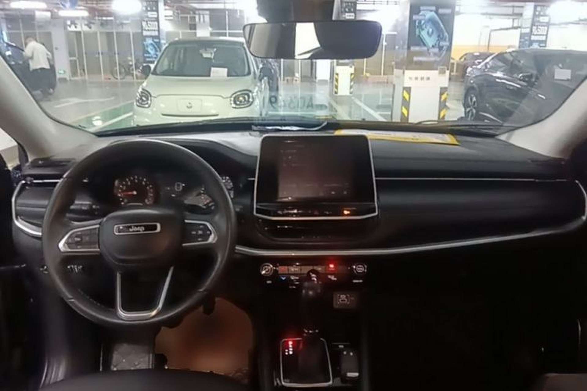 Used Jeep Compass 2021 220T Automatic Leading Edition Center Console
