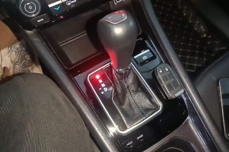 Used Jeep Compass 2021 220T Automatic Leading Edition Gear Lever
