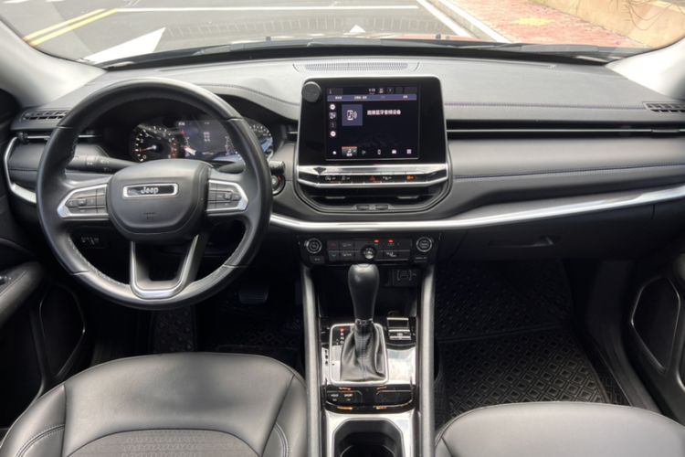 Used Jeep Compass 2021 220T Automatic Leading Edition Interior 13