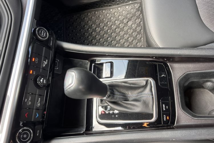 Used Jeep Compass 2021 220T Automatic Leading Edition Interior 14