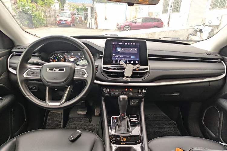 Used Jeep Compass 2021 220T Automatic Leading Edition Center Console