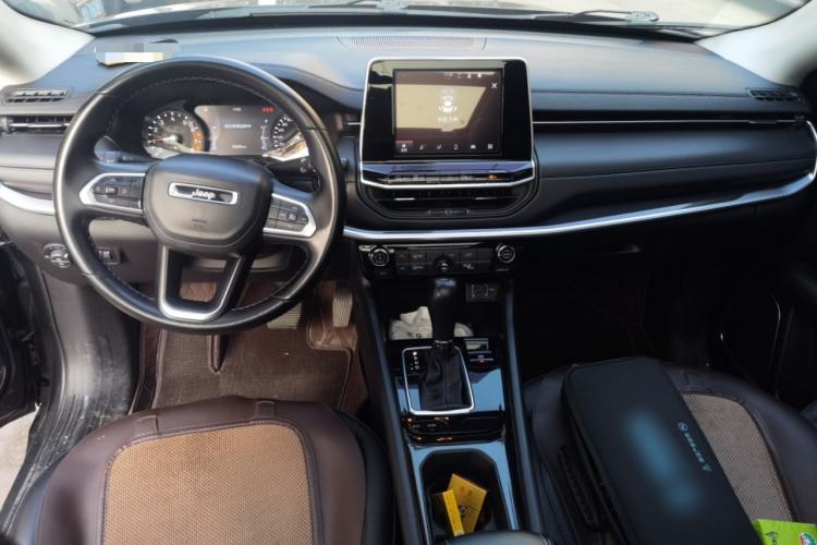 Used Jeep Compass 2021 220T Automatic Leading Edition Center Console