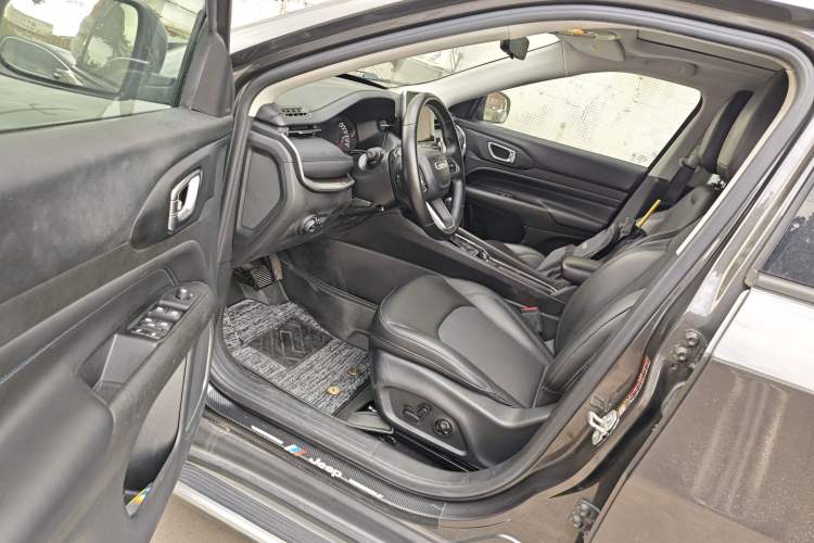 Used Jeep Compass 2021 220T Automatic Leading Edition Driver Seat
