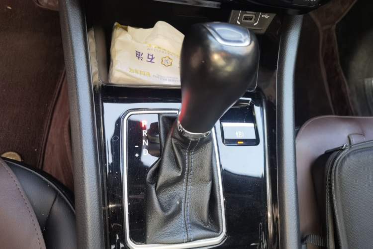 Used Jeep Compass 2021 220T Automatic Leading Edition Gear Lever