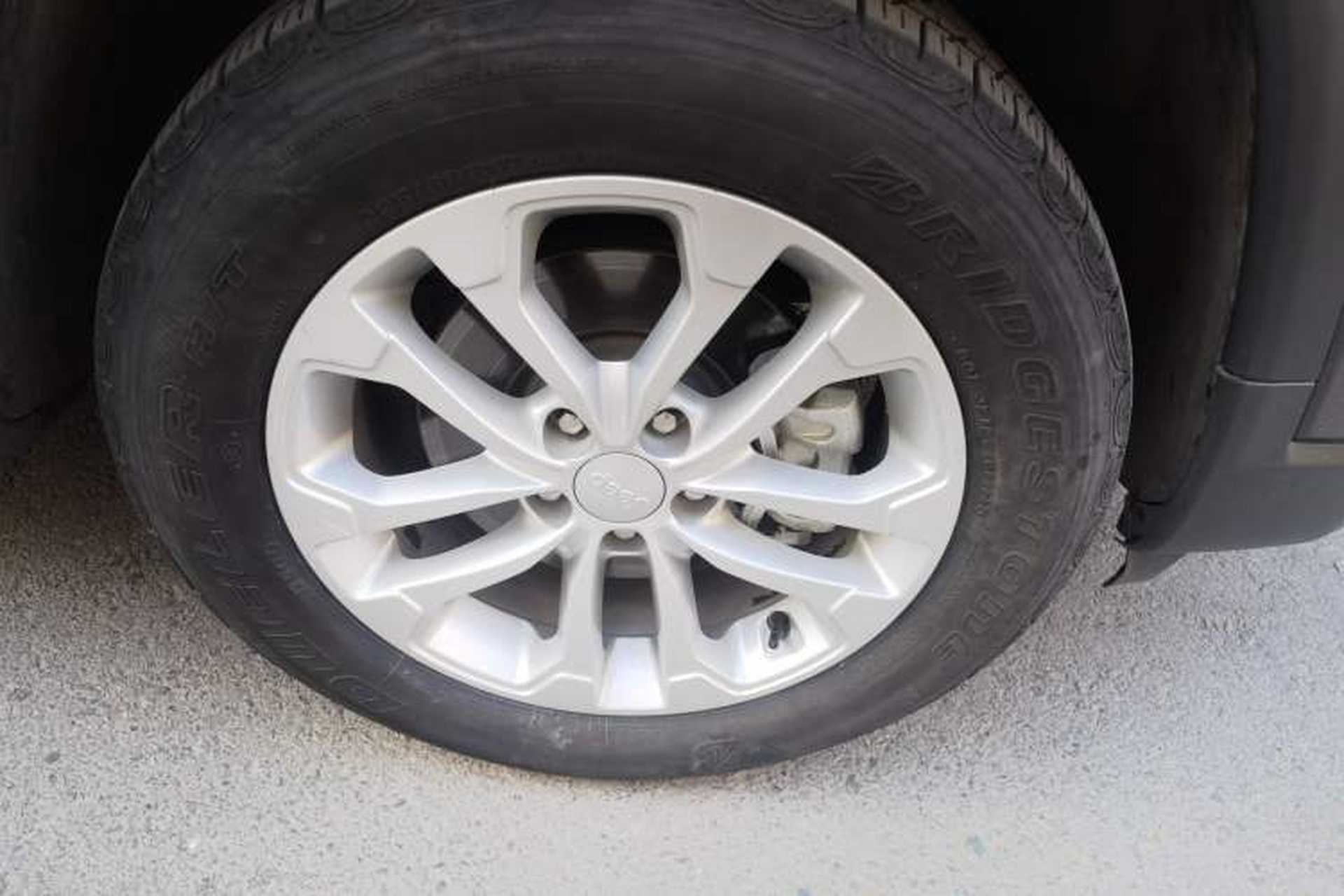 Used Jeep Compass 2021 220T Automatic Leading Edition Right Front Wheel Hub