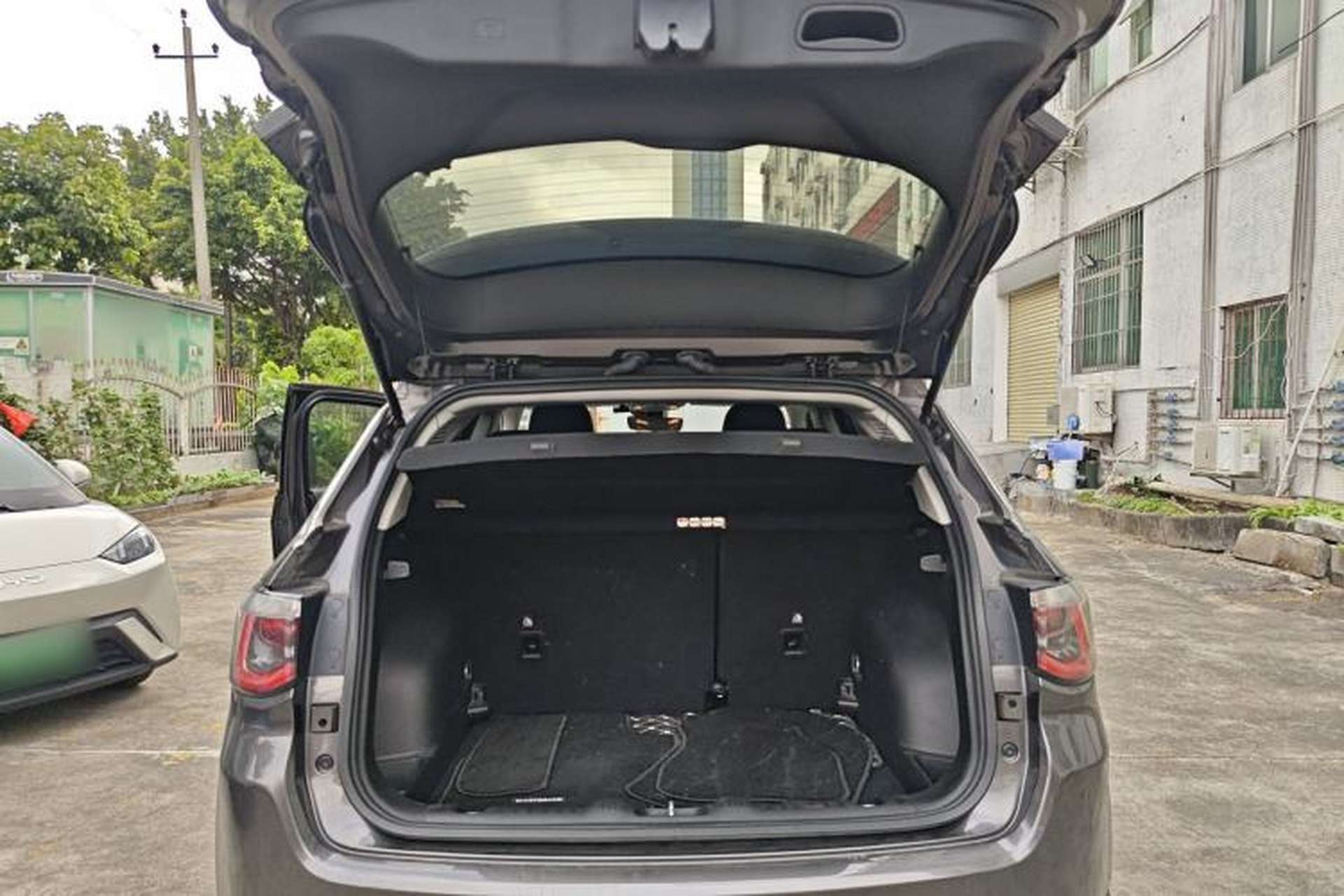 Used Jeep Compass 2021 220T Automatic Leading Edition Trunk