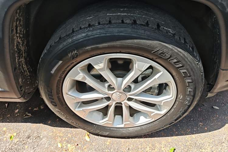 Used Jeep Compass 2021 220T Automatic Leading Edition Right Front Wheel Hub