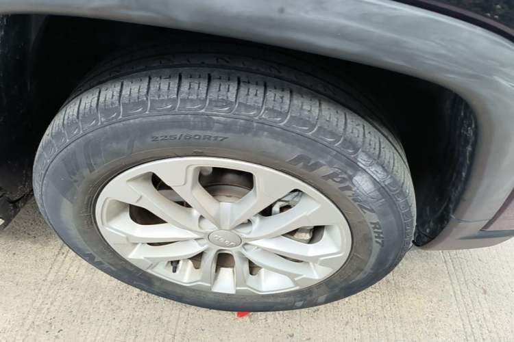 Used Jeep Compass 2021 220T Automatic Elite Edition Right Front Wheel Hub