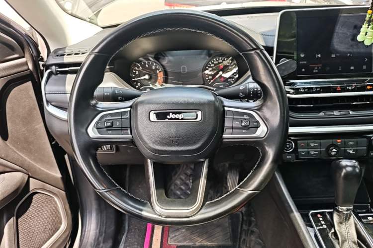 Used Jeep Compass 2021 220T Automatic Leading Edition Steering Wheel