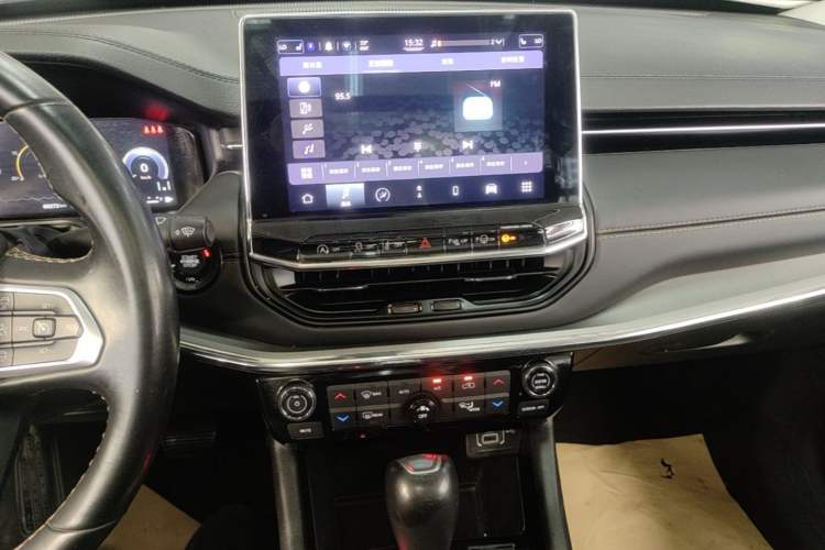Used Jeep Compass 2021 220T Automatic Luxury Edition Audio And AC Panel