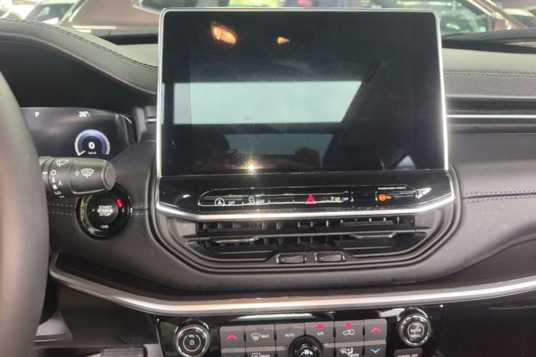 Used Jeep Compass 2021 220T Automatic Elite Edition Audio And AC Panel