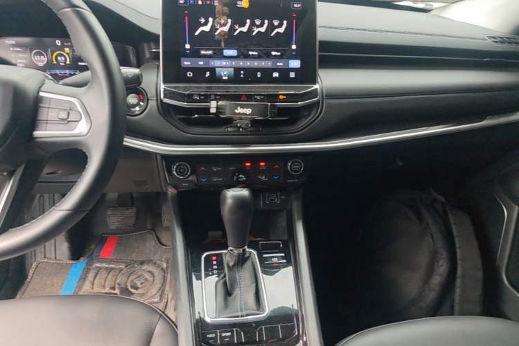 Used Jeep Compass 2021 220T Automatic Elite Edition Audio And AC Panel