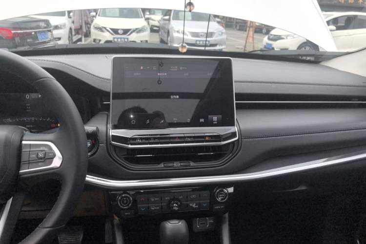 Used Jeep Compass 2021 220T Automatic Elite Edition Audio And AC Panel
