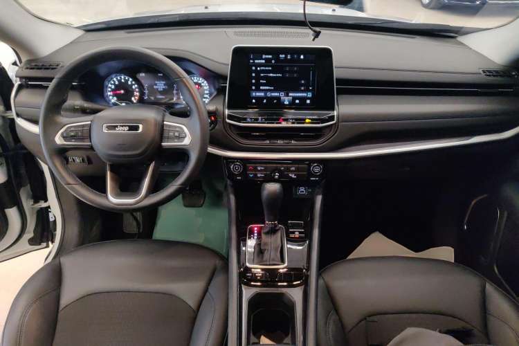Used Jeep Compass 2021 220T Automatic Leading Edition Center Console