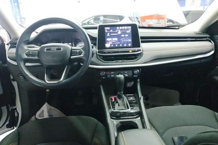Used Jeep Compass 2021 220T Automatic Comfort Version Center Console