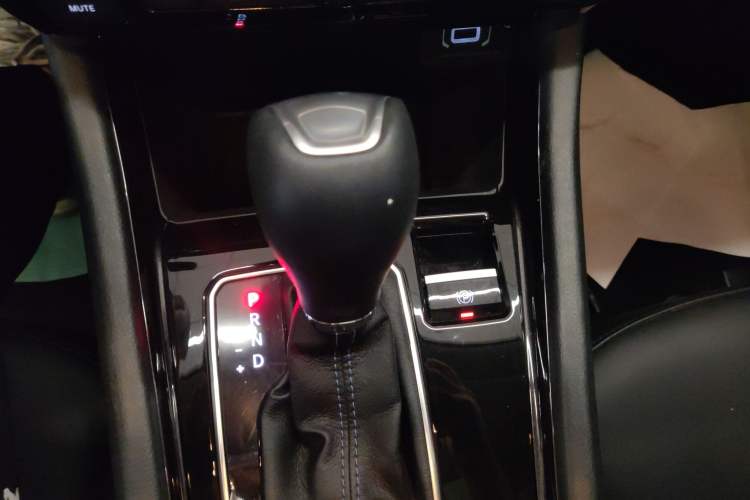 Used Jeep Compass 2021 220T Automatic Leading Edition Gear Lever