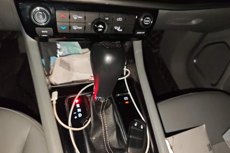 Used Jeep Compass 2021 220T Automatic Leading Edition Gear Lever