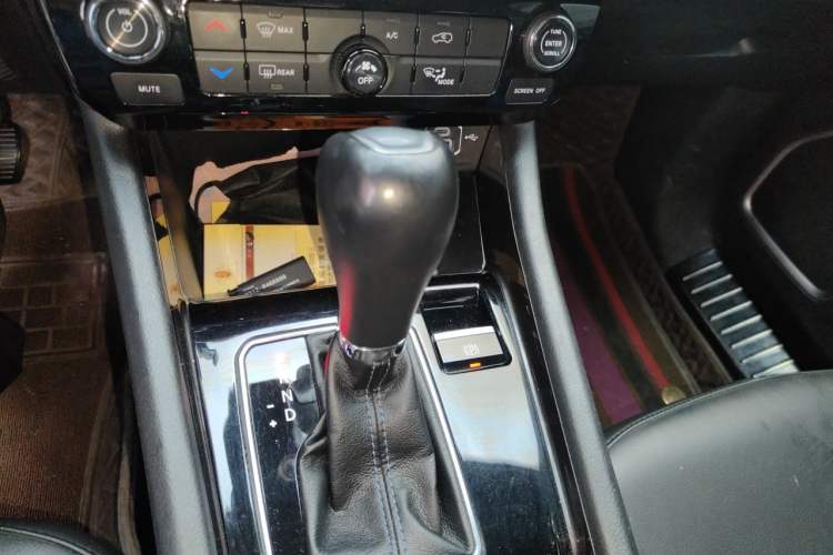Used Jeep Compass 2021 220T Automatic Leading Edition Gear Lever