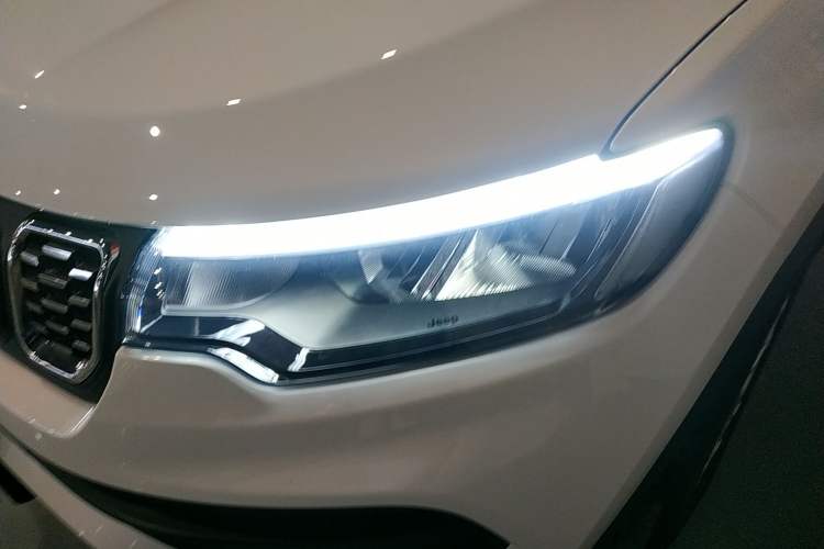 Used Jeep Compass 2021 220T Automatic Leading Edition Left Front Headlight
