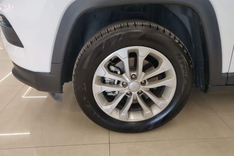 Used Jeep Compass 2021 220T Automatic Leading Edition Left Front Wheel Hub