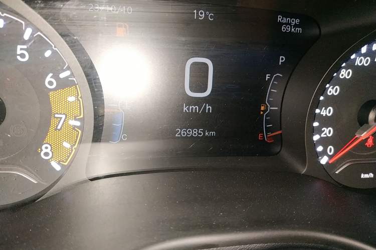Used Jeep Compass 2021 220T Automatic Leading Edition Odometer Close Up