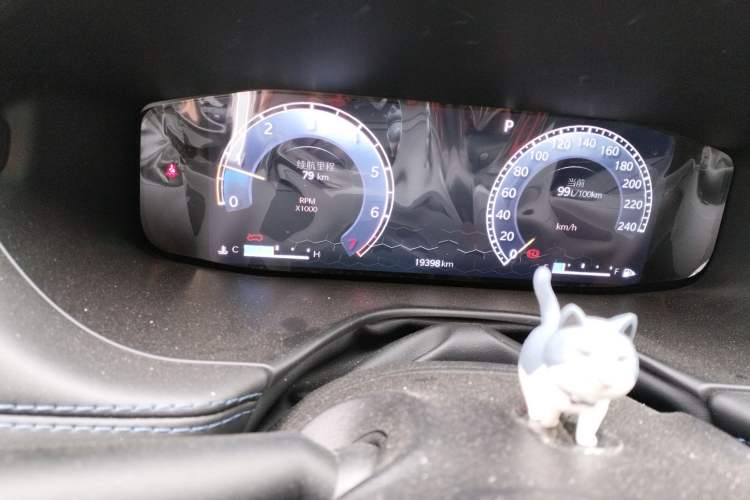 Used Jeep Compass 2021 220T Automatic Four-Wheel Drive Elite Edition Odometer Close Up